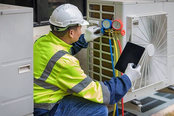 Professional Hvac technician working in Venice, IL